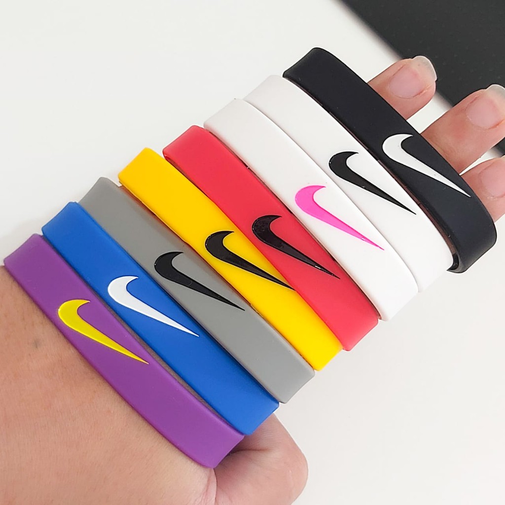 Vòng đeo tay cao su Nike đa dạng màu sắc